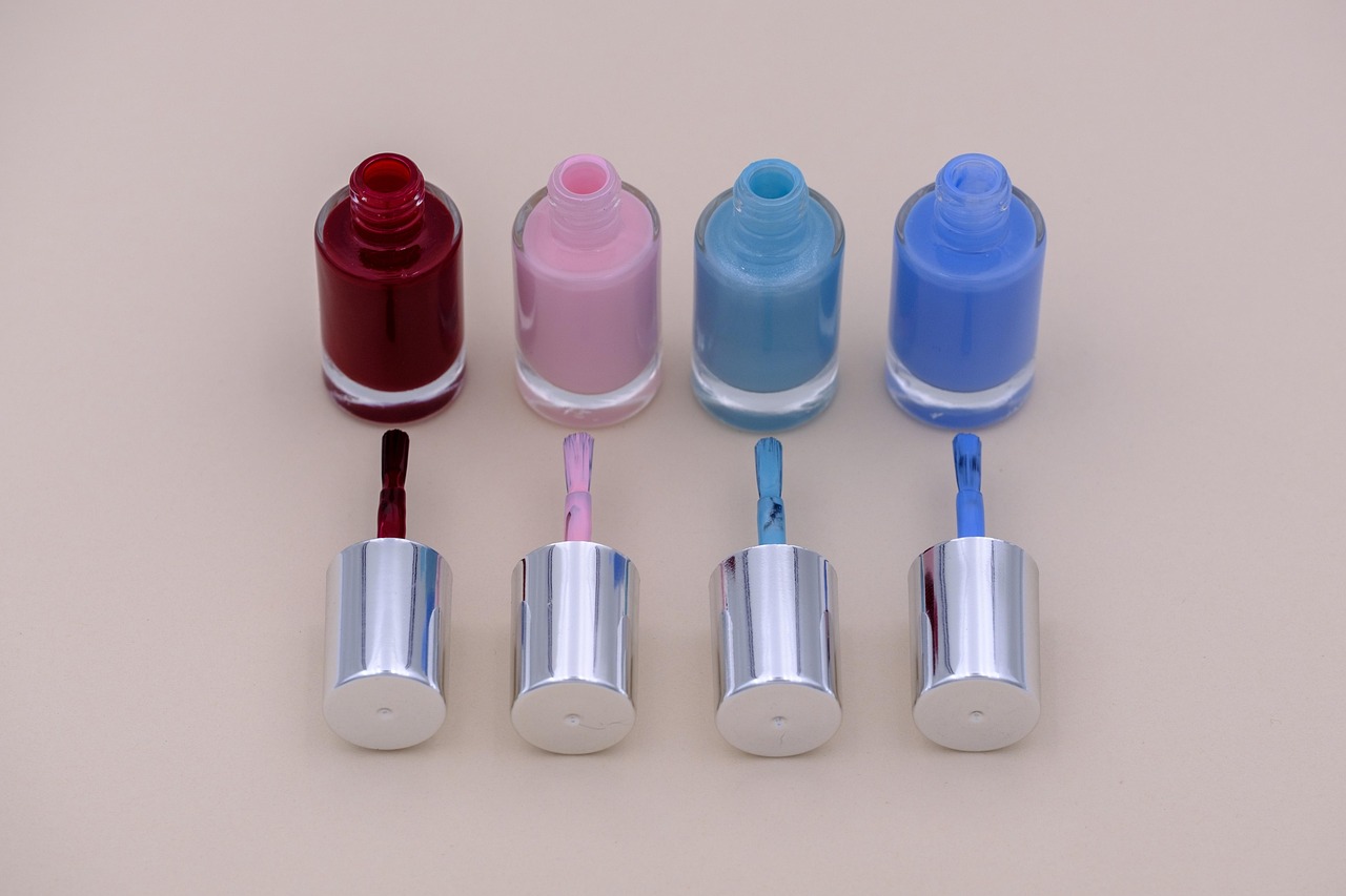 entdecken sie die verschiedenen nagelformen, die ihren stil und ihre persönlichkeit unterstreichen! lassen sie sich von unseren tipps und trends inspirieren, um die perfekte nagelform für ihre hände zu finden.
