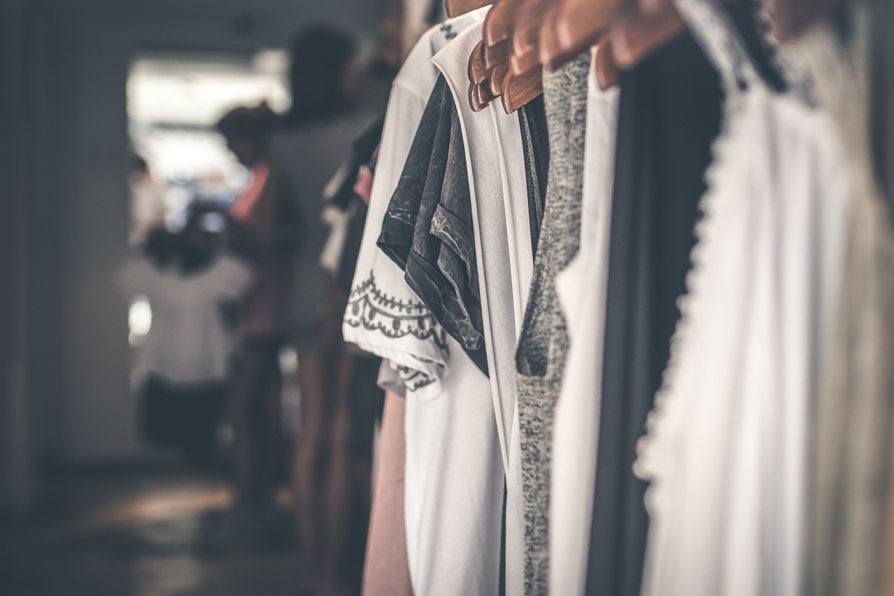 entdecken sie die neuesten modetrends für jede saison! von angesagten stoffen bis zu trendigen accessoires - bleiben sie stets im stil. lassen sie sich inspirieren!