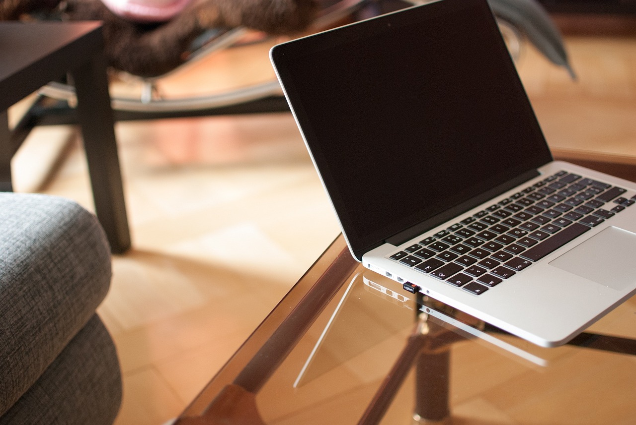 entdecken sie die vorteile des homeoffice! erfahren sie, wie sie produktiv von zu hause aus arbeiten können, tipps zur arbeitsplatzgestaltung und die besten tools für remote-arbeit.