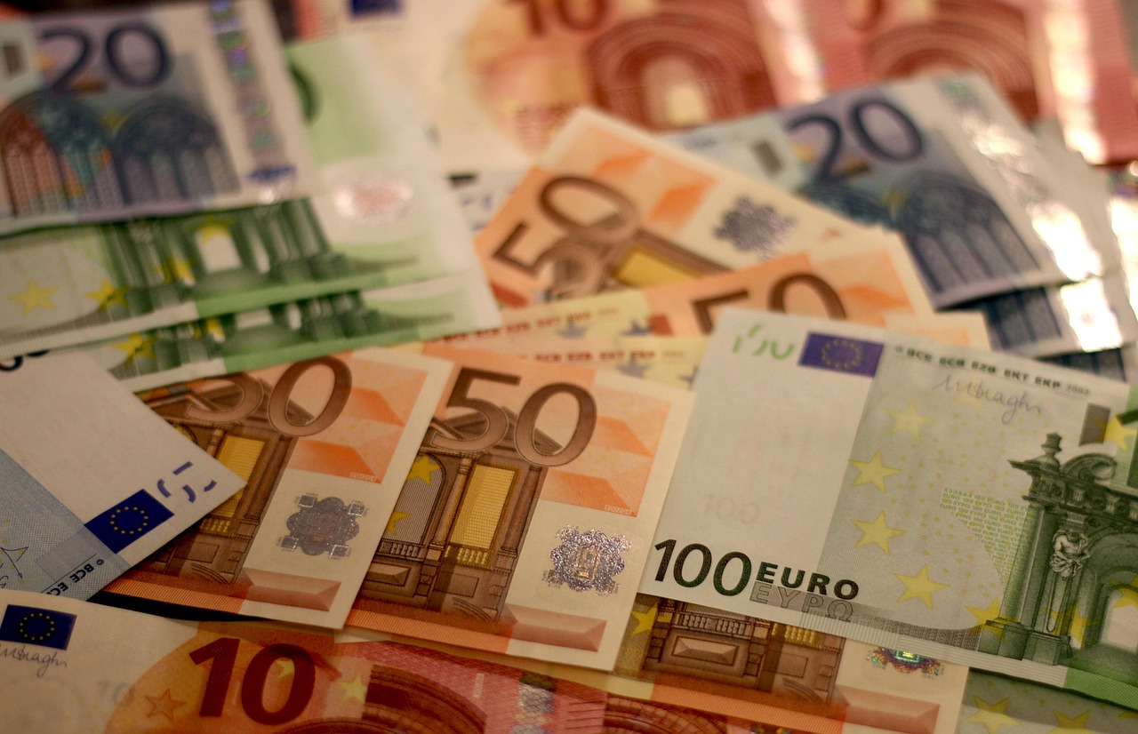 erfahren sie alles über den digitalen euro: vorteile, sicherheitsmerkmale und wie die europäische digitale währung die zukunft des zahlungsverkehrs revolutioniert. bleiben sie über aktuelle entwicklungen informiert.