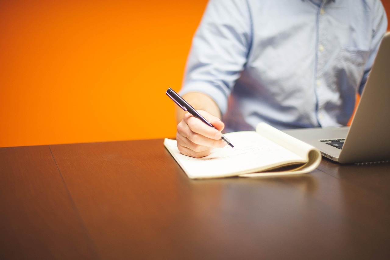 entdecken sie moderne arbeitsplatzlösungen, tipps zur effizienzsteigerung und ideen für ein produktives arbeitsumfeld. verbessern sie ihr büro und ihre arbeitsweise mit unseren inspirationen.